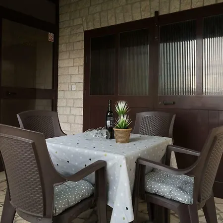 Esther 아파트 풀라